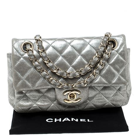 chanel mini with 8 stitches per diamond